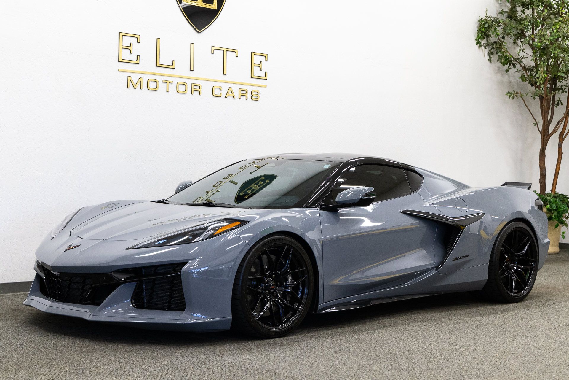 Used 2025 Chevrolet Corvette Z06 w/ Stealth Interior Trim Package RWD image 1