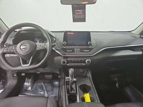 Certified 2025 Nissan Altima 2.5 S FWD image 19