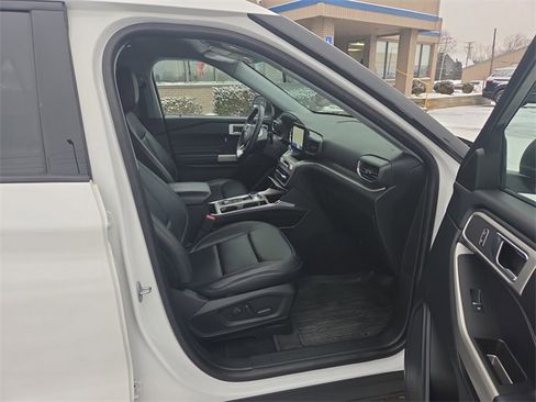 Certified 2022 Ford Explorer XLT w/ Equipment Group 202A image 18