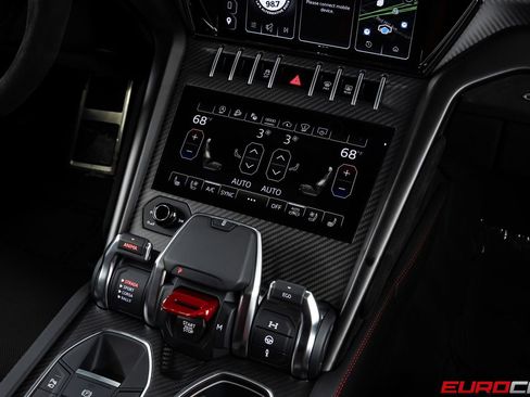 Used 2024 Lamborghini Urus Performante AWD/4WD image 39