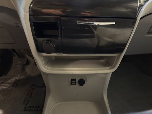 Used 2011 Toyota Sienna LE w/ Towing Pkg image 18