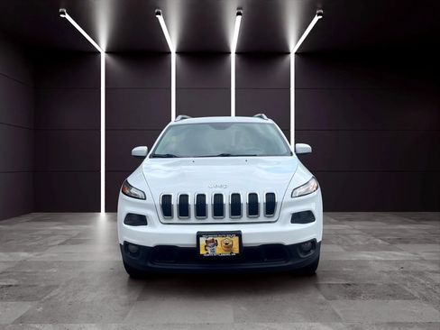 Used 2016 Jeep Cherokee Latitude AWD/4WD image 3