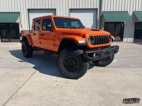 Used 2025 Jeep Gladiator Mojave AWD/4WD image 4