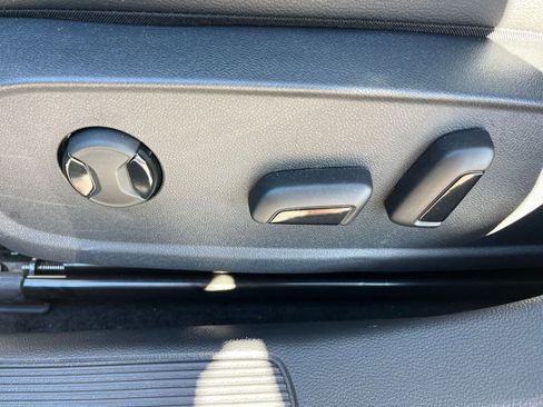 Used 2025 Volkswagen Jetta SE image 23