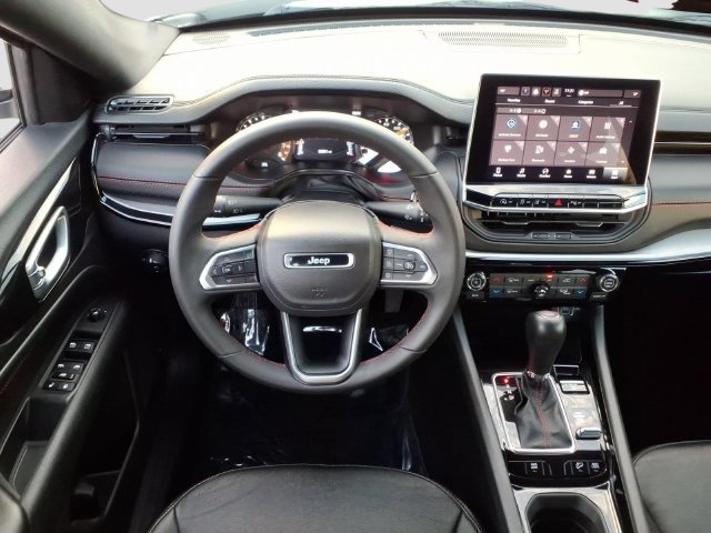 Used 2025 Jeep Compass Trailhawk AWD/4WD image 20