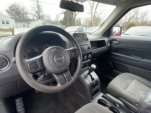 Used 2016 Jeep Patriot Sport w/ Power Value Group image 14