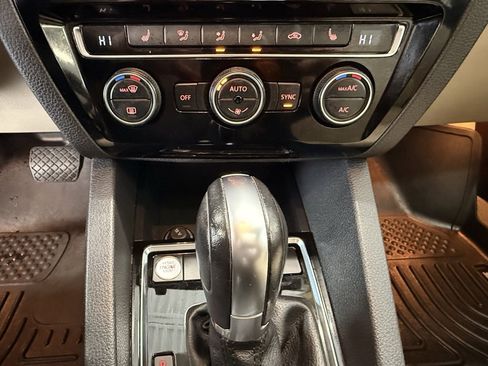 Used 2016 Volkswagen Jetta SEL Premium w/ Lighting Package image 31