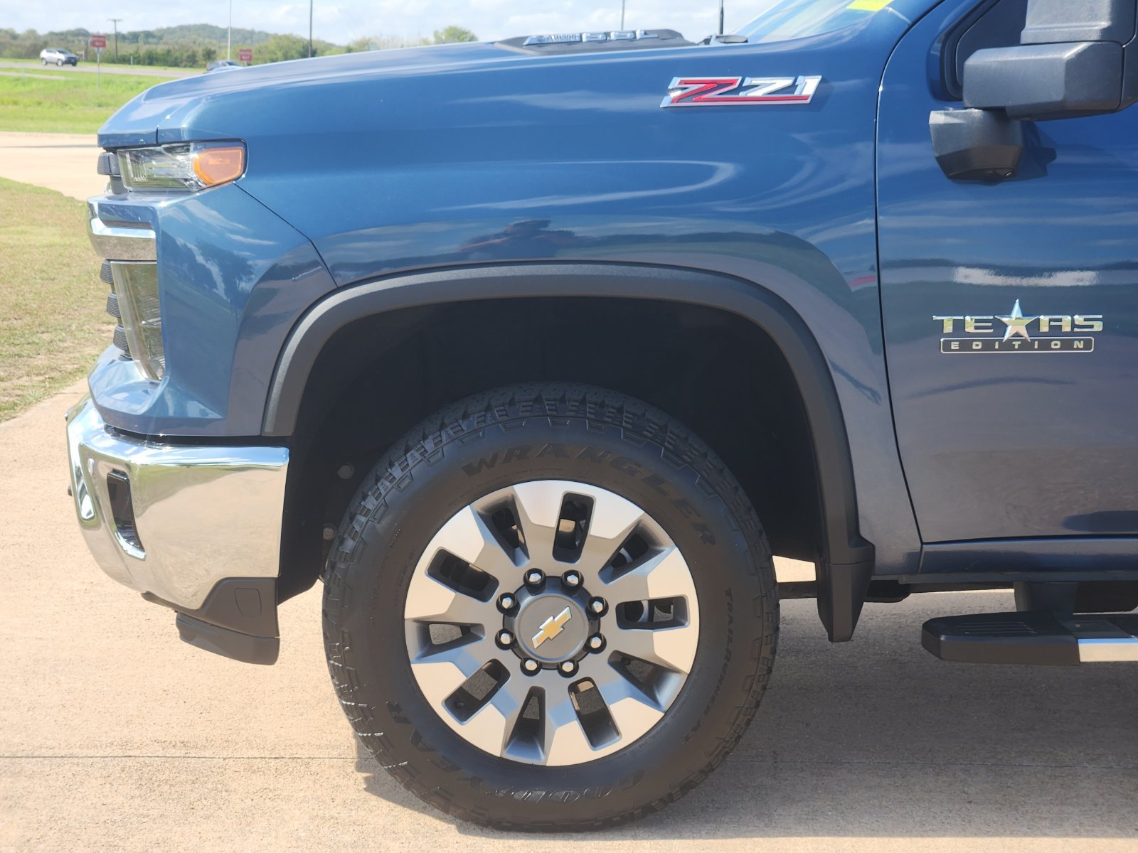 Used 2025 Chevrolet Silverado 2500 LT w/ Texas Edition AWD/4WD image 13