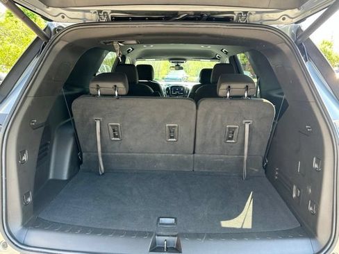 Used 2023 Chevrolet Traverse LT FWD image 29