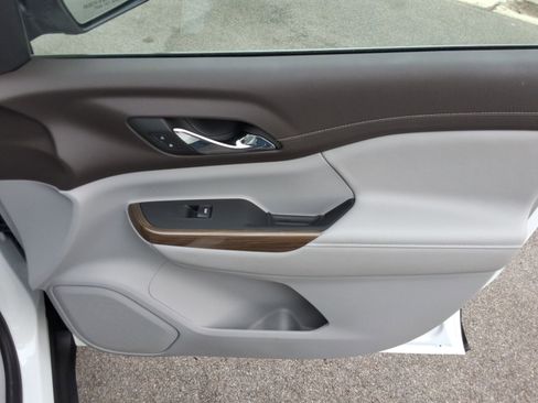 Used 2023 GMC Acadia SLE w/ Driver Convenience Package image 25