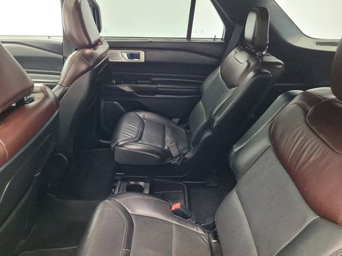 Used 2020 Ford Explorer Platinum w/ Premium Technology Package AWD/4WD image 18