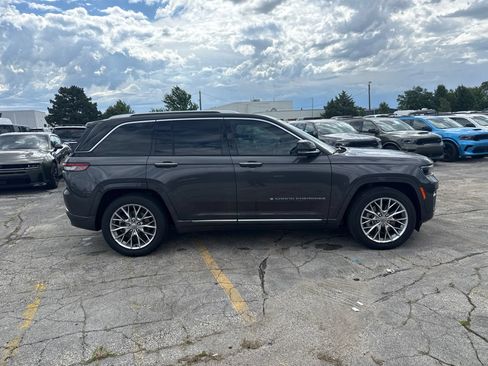 Used 2022 Jeep Grand Cherokee Summit w/ Advanced Protech Group IV AWD/4WD image 5