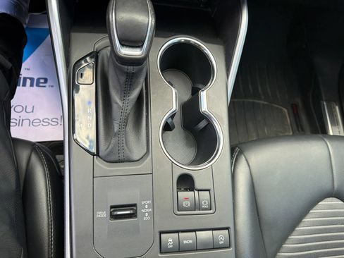 Used 2021 Toyota Highlander XSE FWD image 16