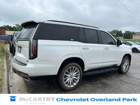 Used 2023 Cadillac Escalade Premium Luxury w/ LPO, Illumination Package AWD/4WD image 3