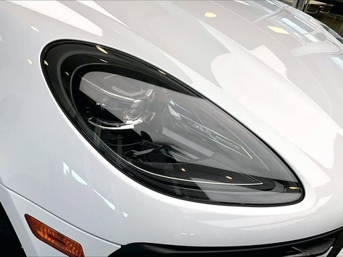 Used 2025 Porsche Macan image 50