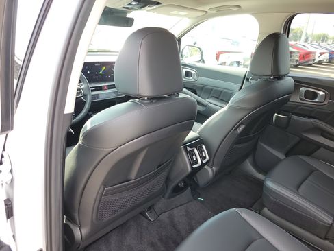 Certified 2025 Kia Sorento SX FWD image 17