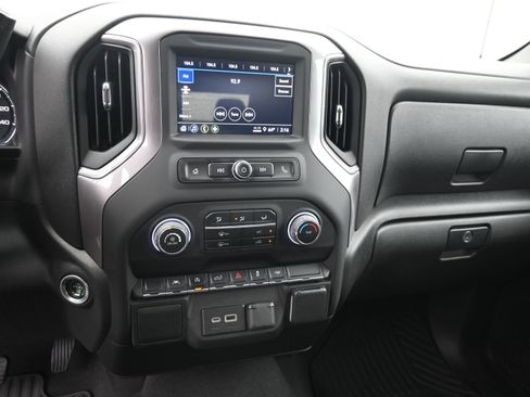 Used 2023 Chevrolet Silverado 1500 Custom image 17