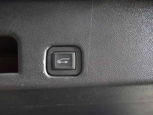 Used 2025 Chevrolet Traverse LT AWD/4WD image 21
