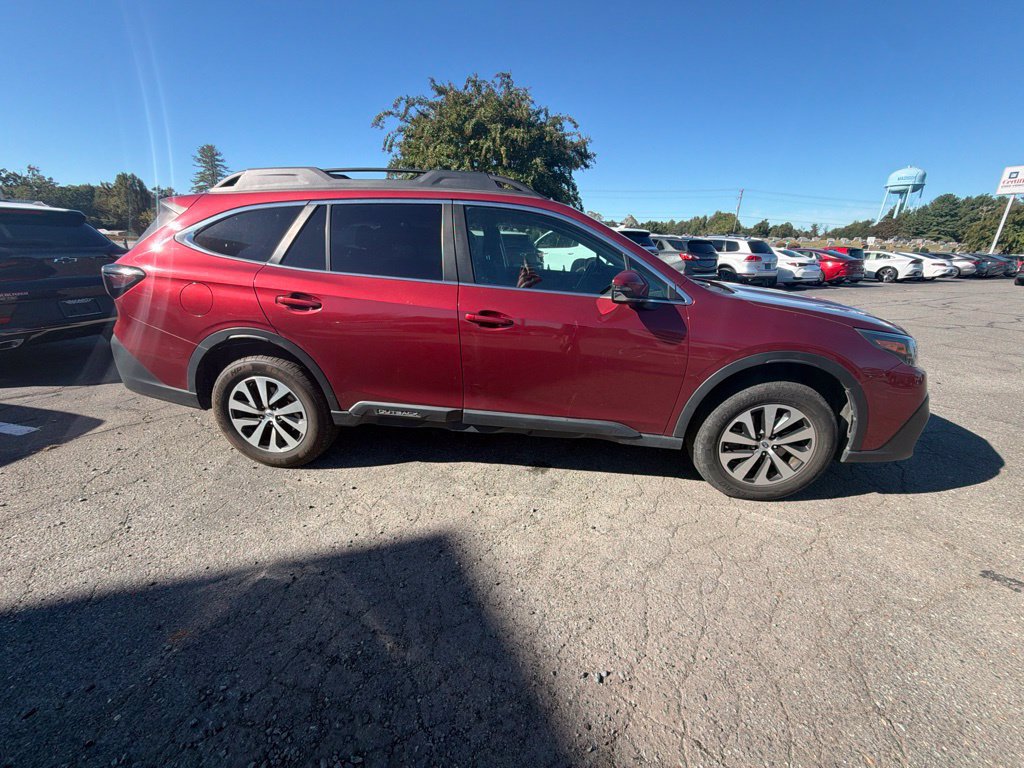 Used 2022 Subaru Outback Premium AWD/4WD image 3