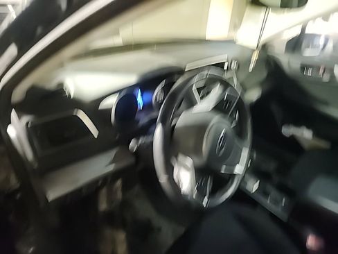 Used 2018 Subaru Outback 2.5i Premium image 12