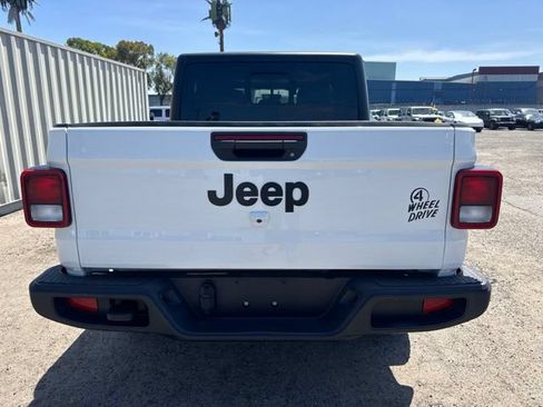 Used 2022 Jeep Gladiator Sport AWD/4WD image 6