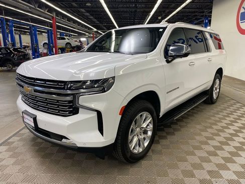 Used 2023 Chevrolet Suburban Premier AWD/4WD image 4