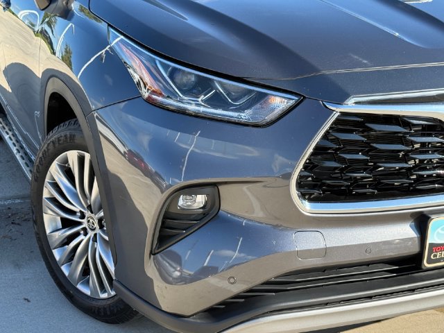Used 2023 Toyota Highlander Platinum FWD image 6