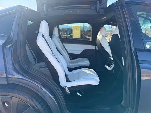 Used 2022 Tesla Model X image 28
