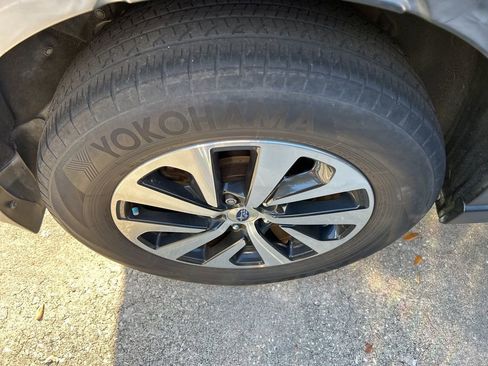 Used 2022 Subaru Outback Premium image 6