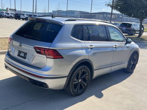 Used 2023 Volkswagen Tiguan SE R-Line image 10