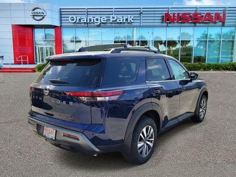 New 2026 Nissan Pathfinder SL image 2