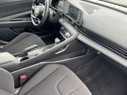 Used 2025 Hyundai Elantra Sport FWD image 16