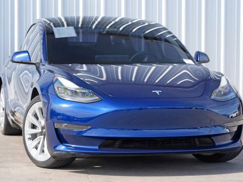 Used 2023 Tesla Model 3 Standard Range image 4