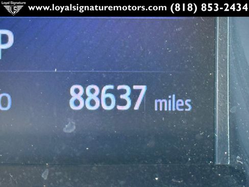 Used 2018 Toyota C-HR XLE FWD image 22
