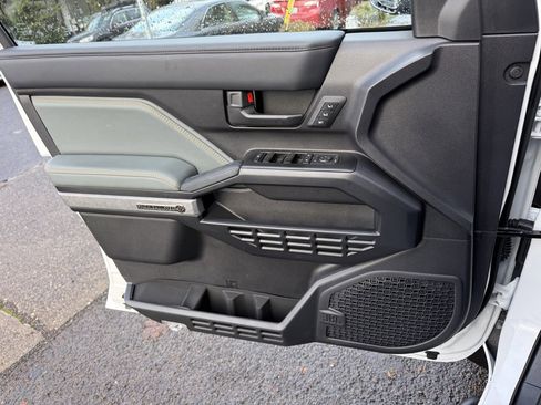 Certified 2025 Toyota 4Runner Trailhunter image 32