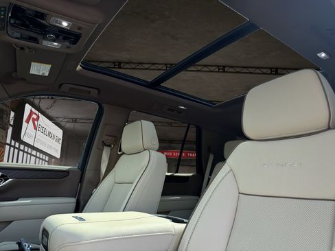 Used 2026 GMC Yukon Denali w/ Sun & Power Step Package AWD/4WD image 13