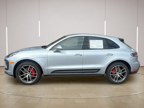 Certified 2025 Porsche Macan S AWD/4WD image 2