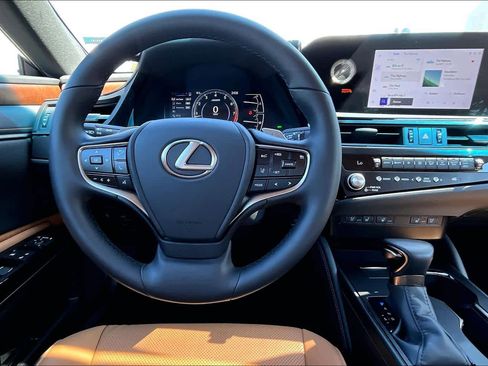 Used 2025 Lexus ES 350 w/ Premium Package image 6
