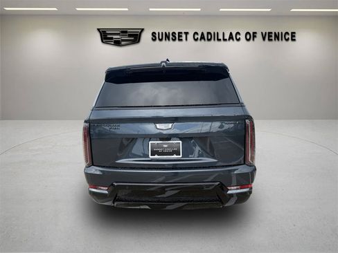 Used 2026 Cadillac Escalade IQL Sport 2 w/ LPO, ONYX Package AWD/4WD image 4