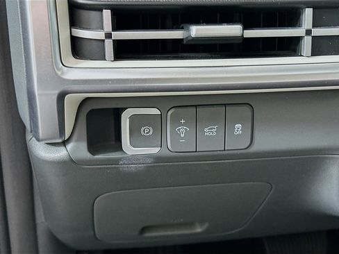 Used 2025 Hyundai Santa Fe SEL FWD image 17