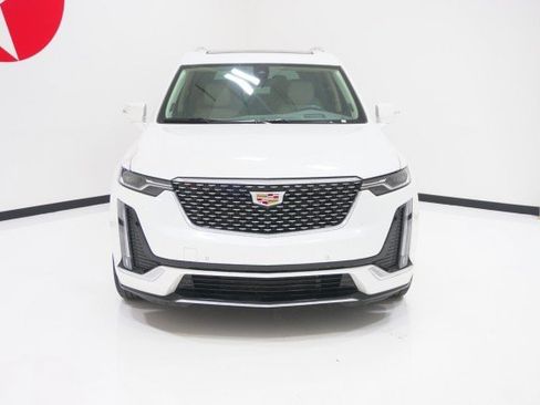Used 2025 Cadillac XT6 Premium Luxury w/ Technology Package FWD image 2
