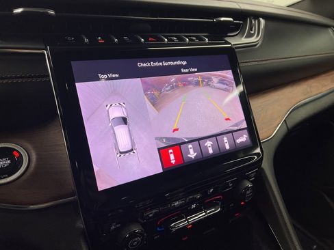 Used 2025 Jeep Grand Cherokee Summit w/ Obsidian Package image 19