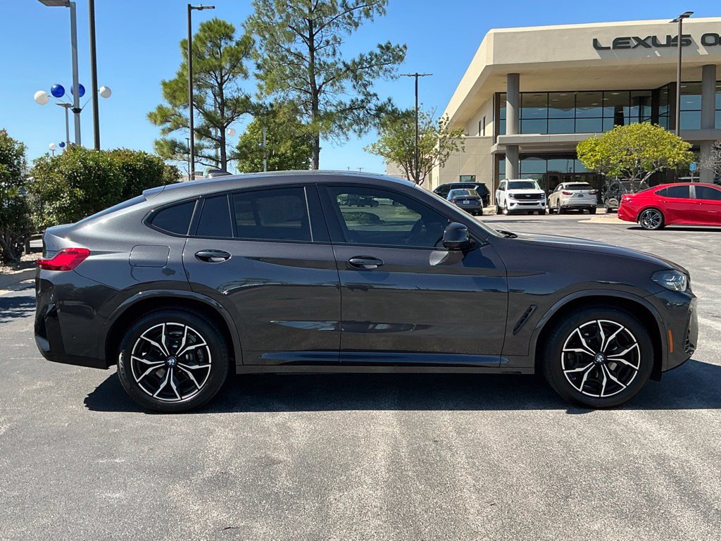 Used 2024 BMW X4 xDrive30i w/ Premium Package AWD/4WD image 2