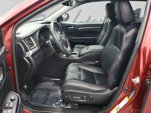 Used 2019 Toyota Highlander SE AWD/4WD image 14