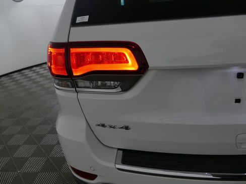 Used 2020 Jeep Grand Cherokee Limited AWD/4WD image 32