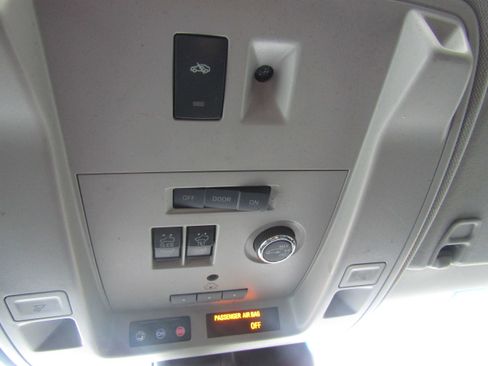 Used 2019 Cadillac Escalade ESV Premium Luxury image 21