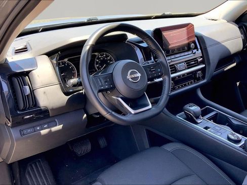 Used 2025 Nissan Pathfinder SV AWD/4WD image 12