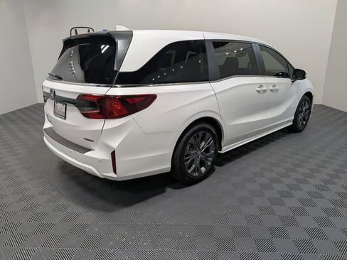 New 2026 Honda Odyssey Touring image 6