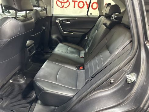 Used 2020 Toyota RAV4 XLE Premium image 18