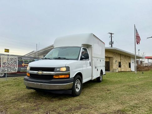 Used 2017 Chevrolet Express 3500 w/ Chrome Appearance Package image 1